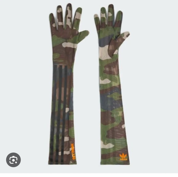 IVY PARK Accessories - 🐝 IVY PARK TRAIL X ADIDAS MESH GLOVES 🐝  Renaissance Movie Premieres 11/30 !